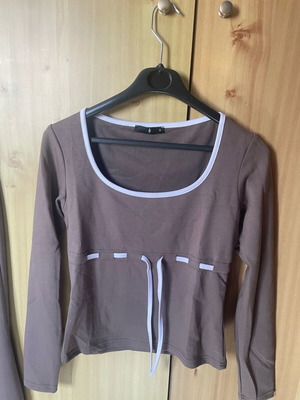 My Museclo set like new, size Small, brown