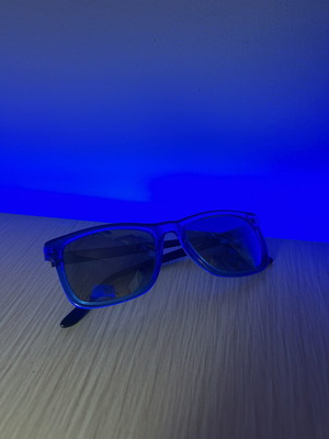 Sunglasses with blue frame like new