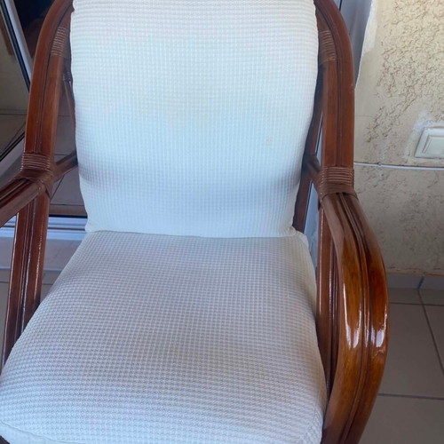 Bamboo chairs set of 4 like new with washable cushions