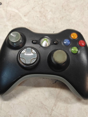 Xbox 360 Wireless Controllers like new, fully functional