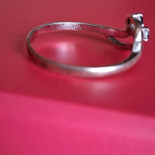 Silver 925 ring used, missing one stone