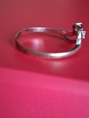 Silver 925 ring used, missing one stone