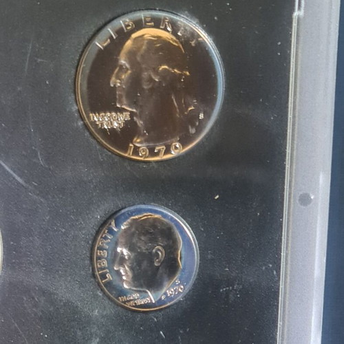 United States 1970 Proof coin set in stand case new