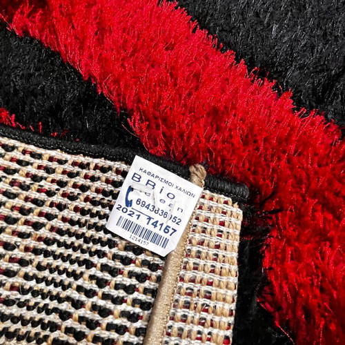 Shaggy 3D rug like new with three-dimensional wavy red and black design