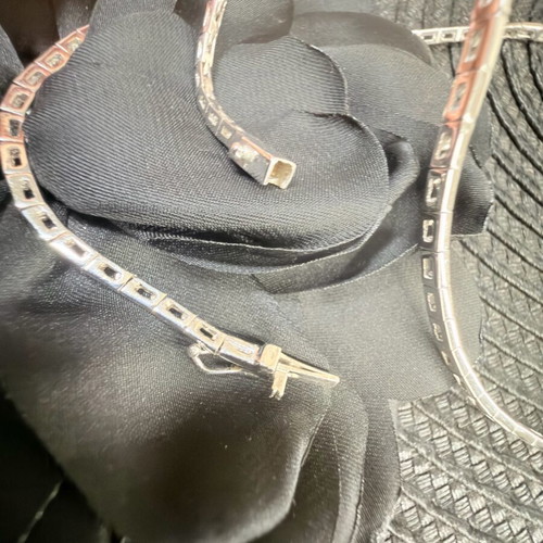 18k Necklace with Diamonds like new