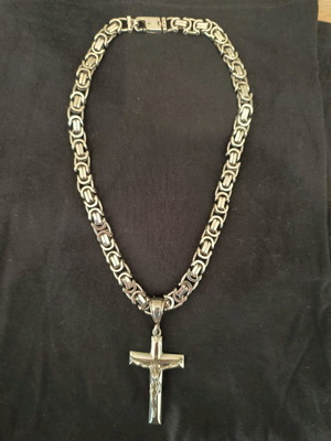 Silver chain and cross 925 like new, 150 grams