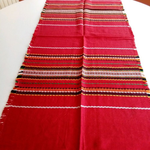 Folkloor table runner with two napkins like new, set of 3 pieces