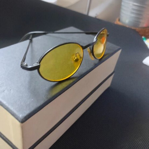 Sunglasses with yellow lenses like new