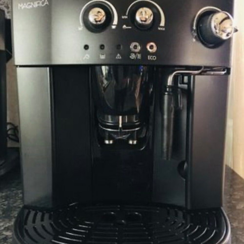 DeLonghi Magnifica ESAM 4000 Espresso machine with grinder and milk frother