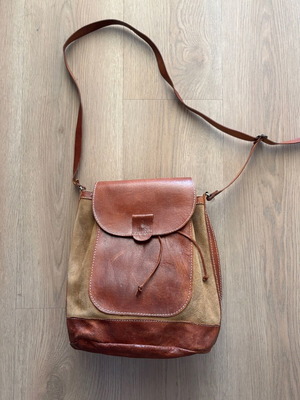 Leather crossbody shoulder bag like new brown