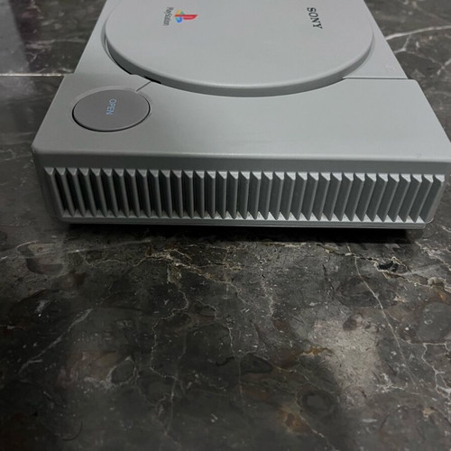 PlayStation 1 like new with 5 games and Sony controller