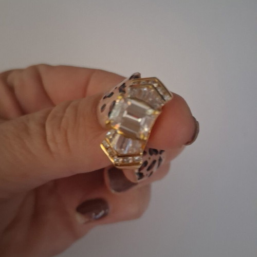 Vintage Atelier vintage statement ring No54 like new, gold and white