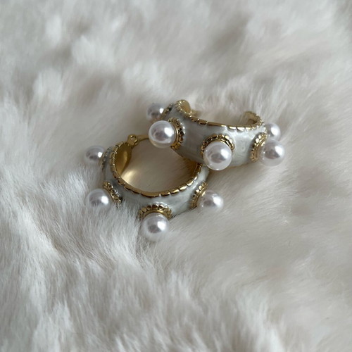 Vintage earrings new, gold-colored