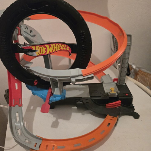 Hot Wheels racetrack used, battery operated