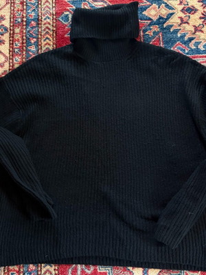 H&M sweater like new, size XL, black