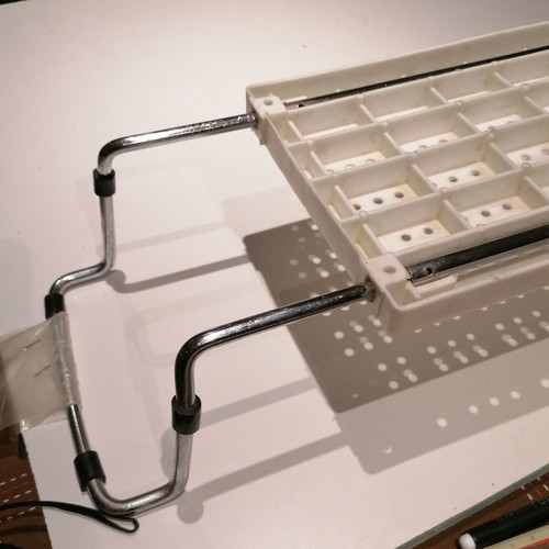 Adjustable bathtub seat new with plastic and metal supports