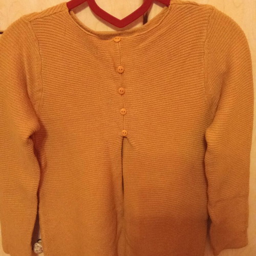 Yellow medium pullover like new