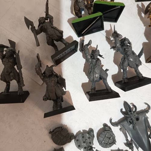 Warhammer Chaos Beastmen Gors 15 plastic figures like new