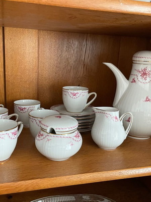 Graf von Henneberg porcelain tea set like new, Louis XV style