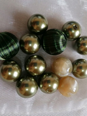 Beads like new, pack of 13 pieces
