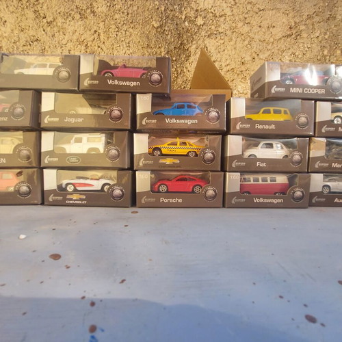 Toy cars set of 18 with books, scale 1/60 Super 9
