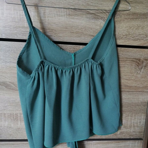 Top veraman size M like new, soft green color