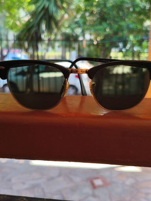 Ray-Ban Clubmaster Classic sunglasses like new, black and gold