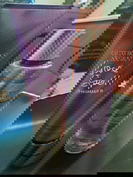 victoria secret body mist και κρέμα σώματος love spell