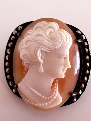 Vintage cameo silver brooch, like new