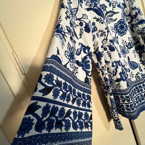 Emery Rose blouse XL new, white and blue