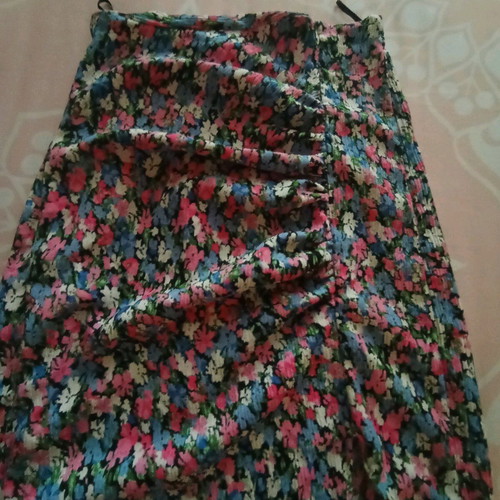 Women's skirt with side slit, elastic fabric, size S, like new, colorful