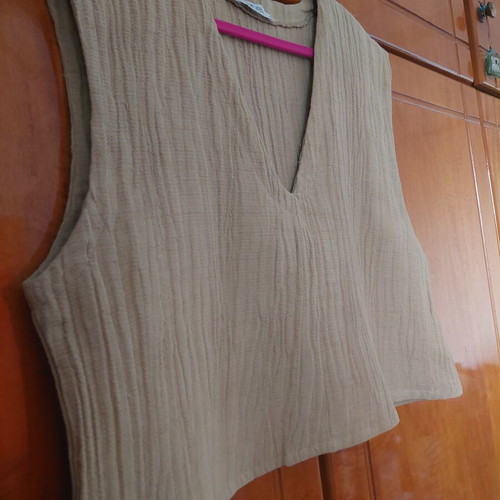 Anel beige cotton top with large V-neck like new