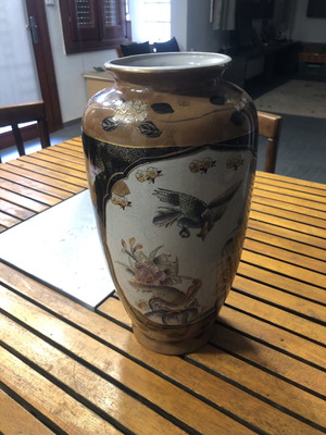 Ceramic vase Japanese style with exotic motifs