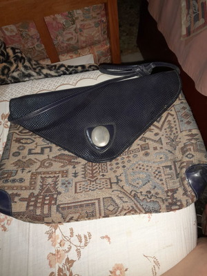 Vintage τσάντα ώμου και χιαστί με σώμα σε σχέδιο ταπισερί και μπλε καπάκι