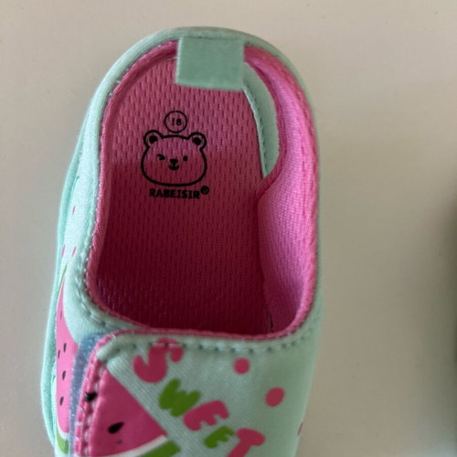 Baby shoes new, size 18, very light cuddle style