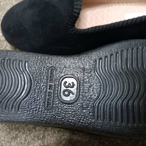 Natalia Gil winter closed slippers size 36 black new