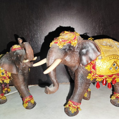 Decorative elephant figurines like new, large and small