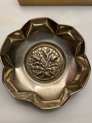 Silver-plated decorative bowl with engraving in center like new