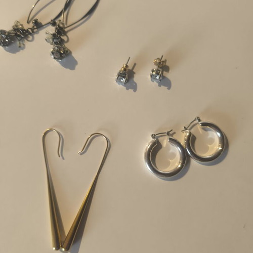 Earrings set like new, various styles