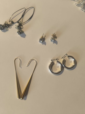Earrings set like new, various styles