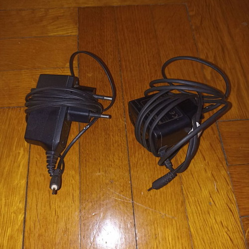 Nokia black chargers, set of 2