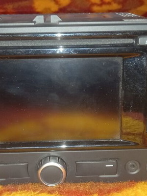 Volkswagen RNS 310 screen with CD and maps, factory