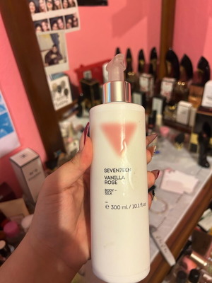 SEVENTEEN Vanilla Rose Body-Silk ενυδατικό γαλάκτωμα σώματος με shimmer, περίπου 200 ml υπόλοιπο