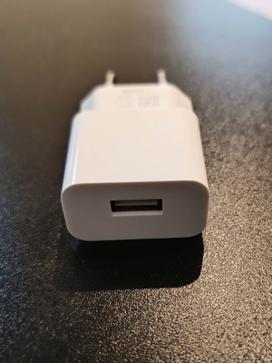 Charger 220V like new