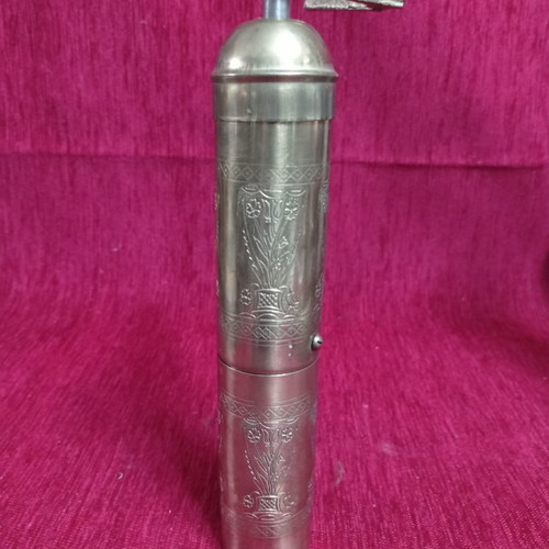 Large brass mill used in very good condition