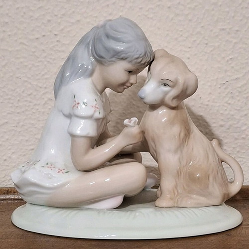 Cascades Friendship porcelain figurine, Spain