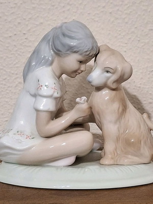 Cascades Friendship porcelain figurine, Spain