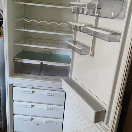 Pitsos refrigerator, 184 cm height, 70 cm width, 60 cm depth