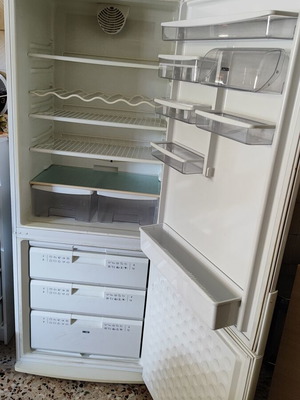 Pitsos refrigerator, 184 cm height, 70 cm width, 60 cm depth