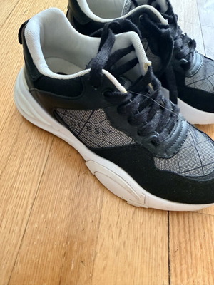 Guess athletic shoes like new, size 37, black and white